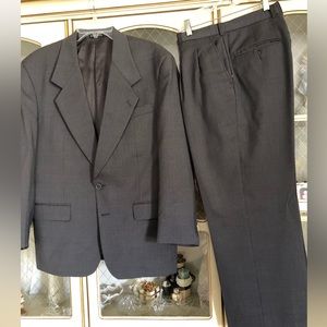 Amherst & Brock dark gray suit excellent condition size 38R